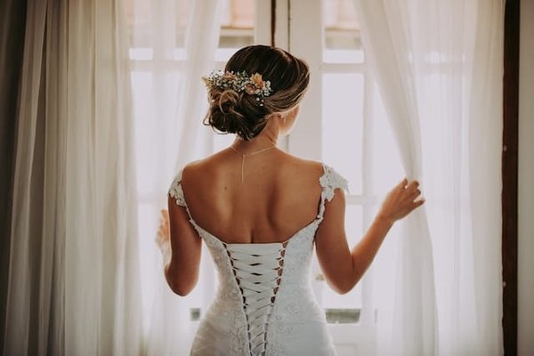 Comment coordonner ses bijoux avec sa robe de mariée?