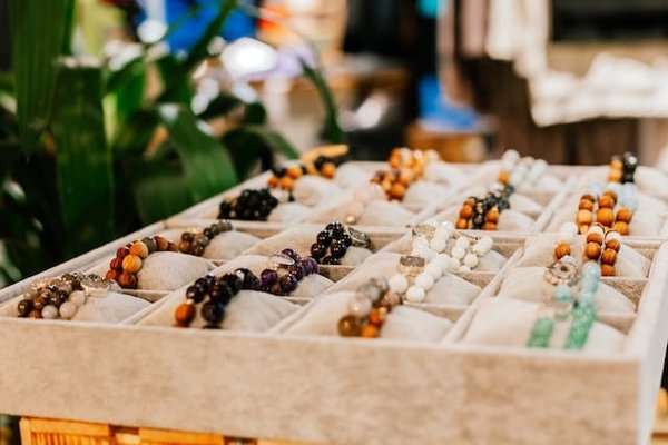 Comment fabriquer ses propres accessoires avec des matériaux recyclés ?